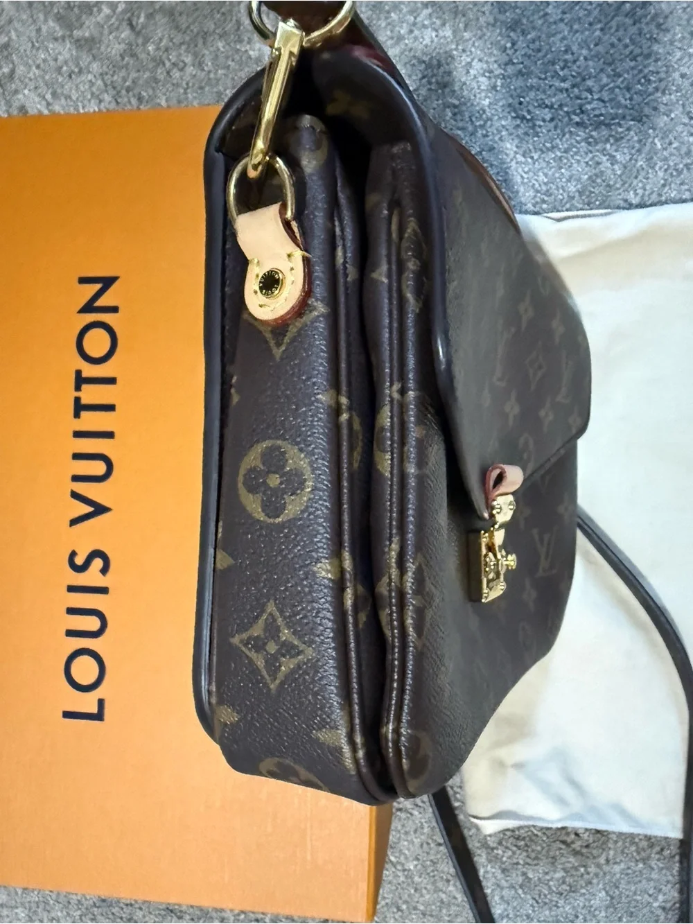 Louis Vuitton Pochette Métis